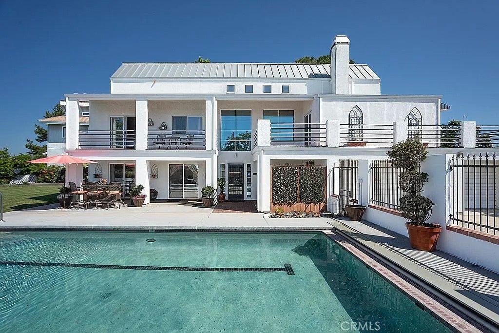 4 Lemon Hill Court