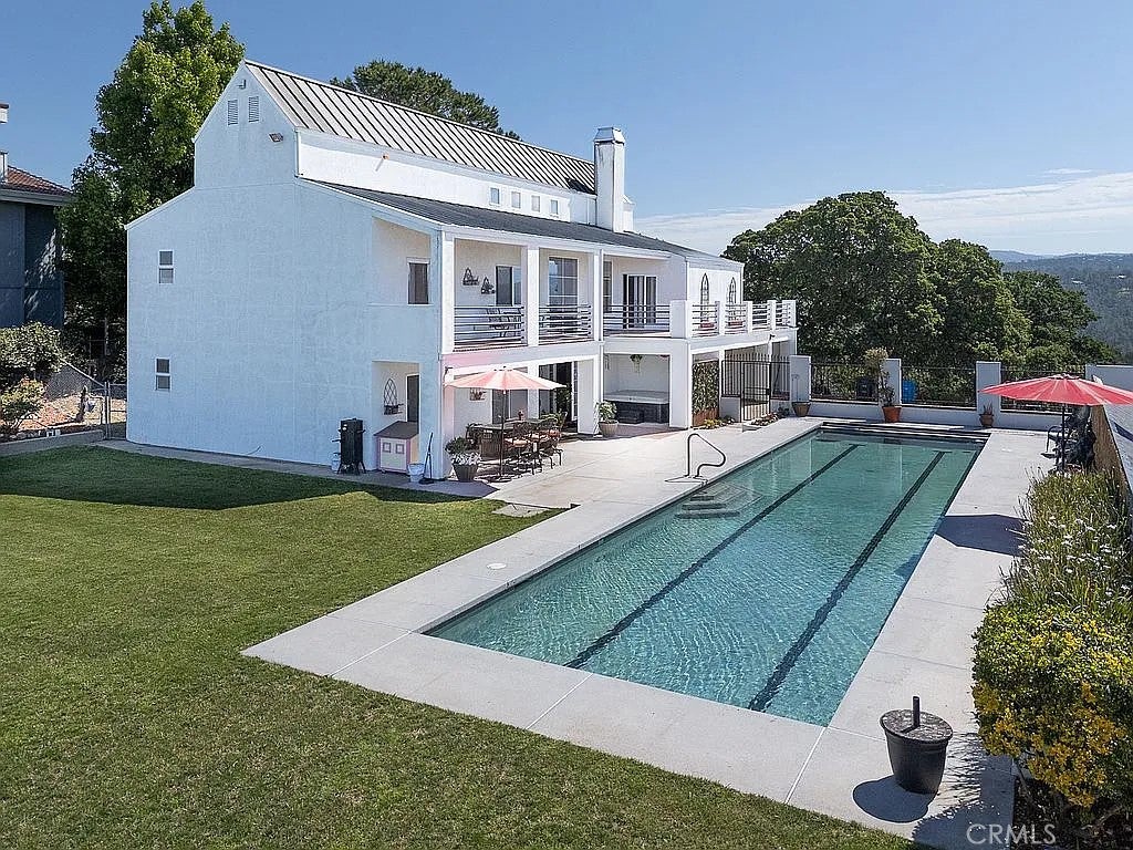 4 Lemon Hill Court