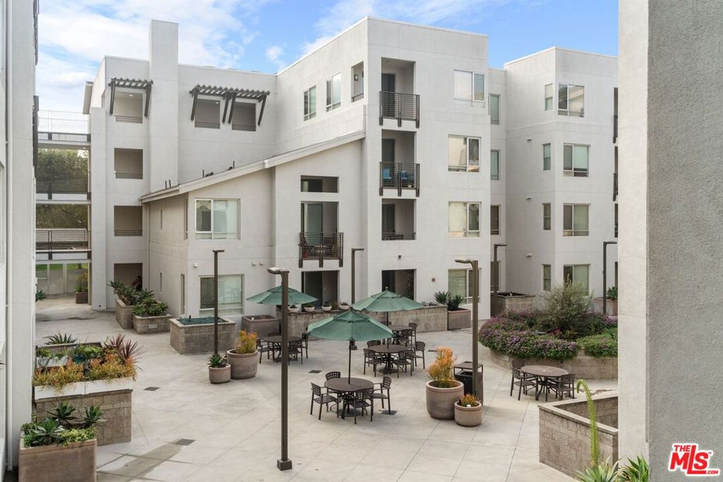 6400 Crescent Parkway 415