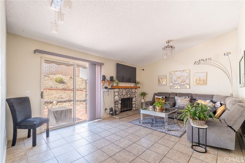 2688 W Calle Vista