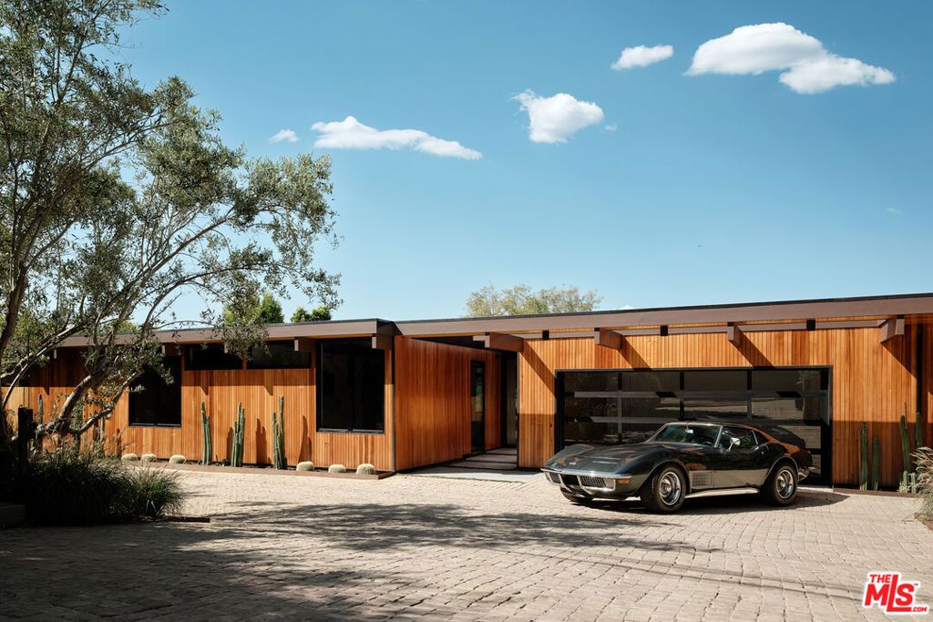 Photo of 5637 Busch Drive, Malibu, CA 90265 (MLS # 24451253)