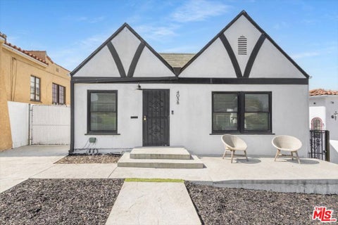 Photo of 4038 W 59th Place, Los Angeles, CA 90043 (MLS # 26857645)