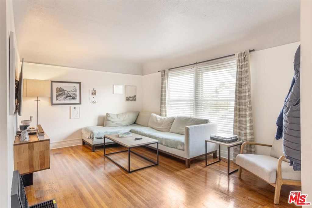 4038 W 59th Place