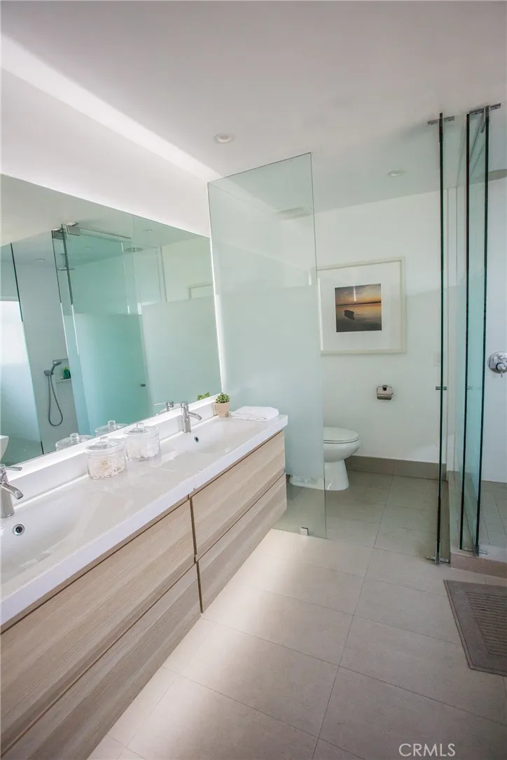 Valley Village, California 91607, United States, 4 Bedrooms Bedrooms, ,3 BathroomsBathrooms,Residential,Active,189349