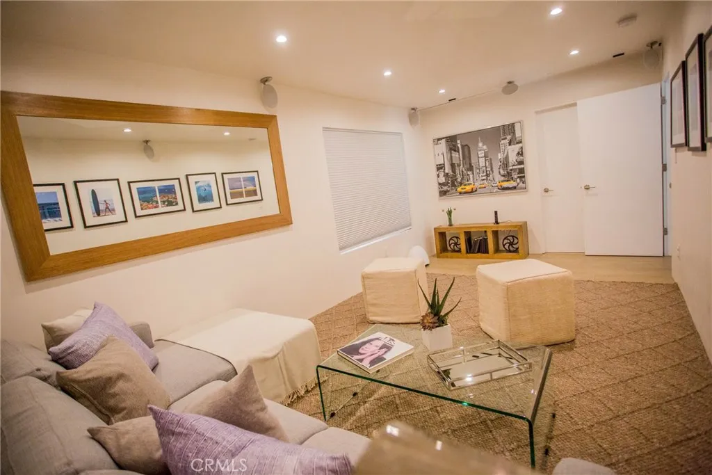 Valley Village, California 91607, United States, 4 Bedrooms Bedrooms, ,3 BathroomsBathrooms,Residential,Active,189349