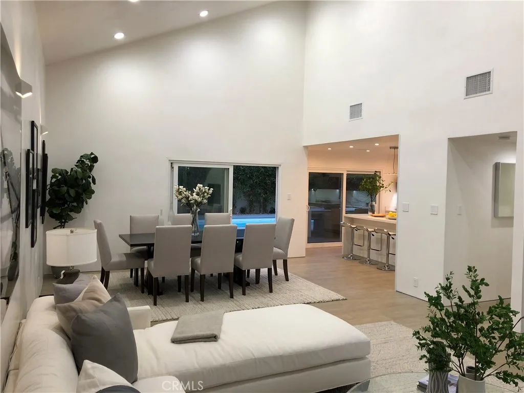 Valley Village, California 91607, United States, 4 Bedrooms Bedrooms, ,3 BathroomsBathrooms,Residential,Active,189349