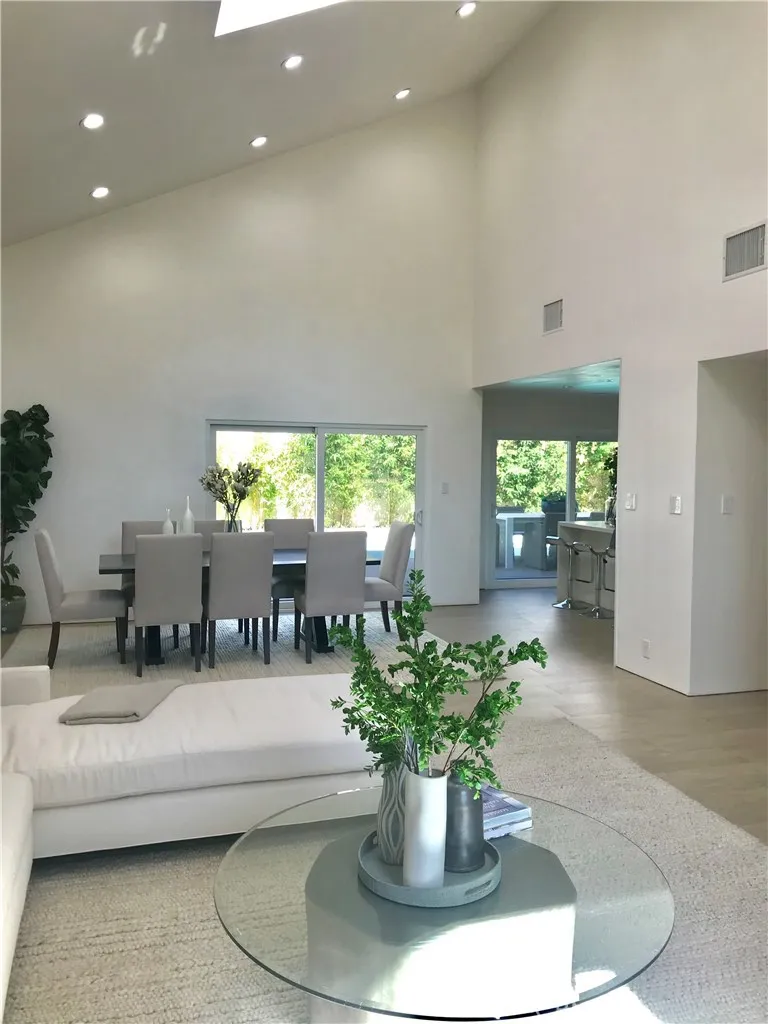 Valley Village, California 91607, United States, 4 Bedrooms Bedrooms, ,3 BathroomsBathrooms,Residential,Active,189349