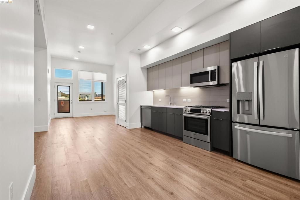 Photo of 1545 32nd Street St #208, Oakland, CA 94608 (MLS # 41128940)