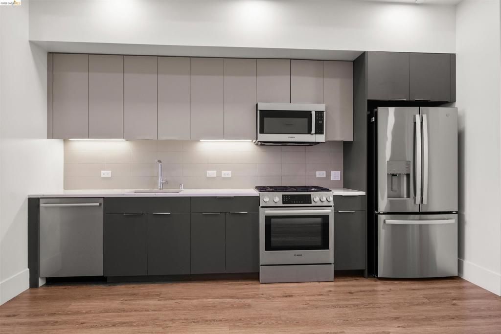 Photo of 1545 32nd Street St #208, Oakland, CA 94608 (MLS # 41128940)