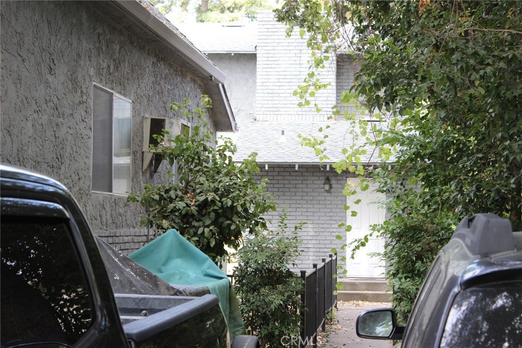 824 W 1st Street