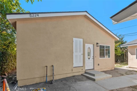 MLS: OC26219548