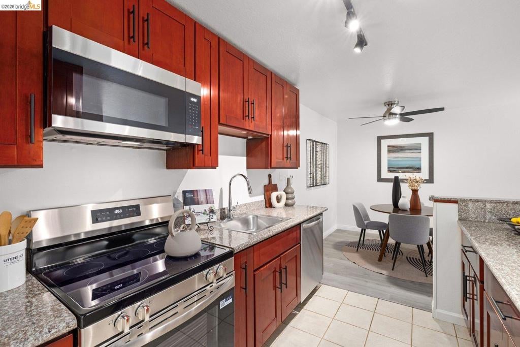 385 Jayne Ave 109