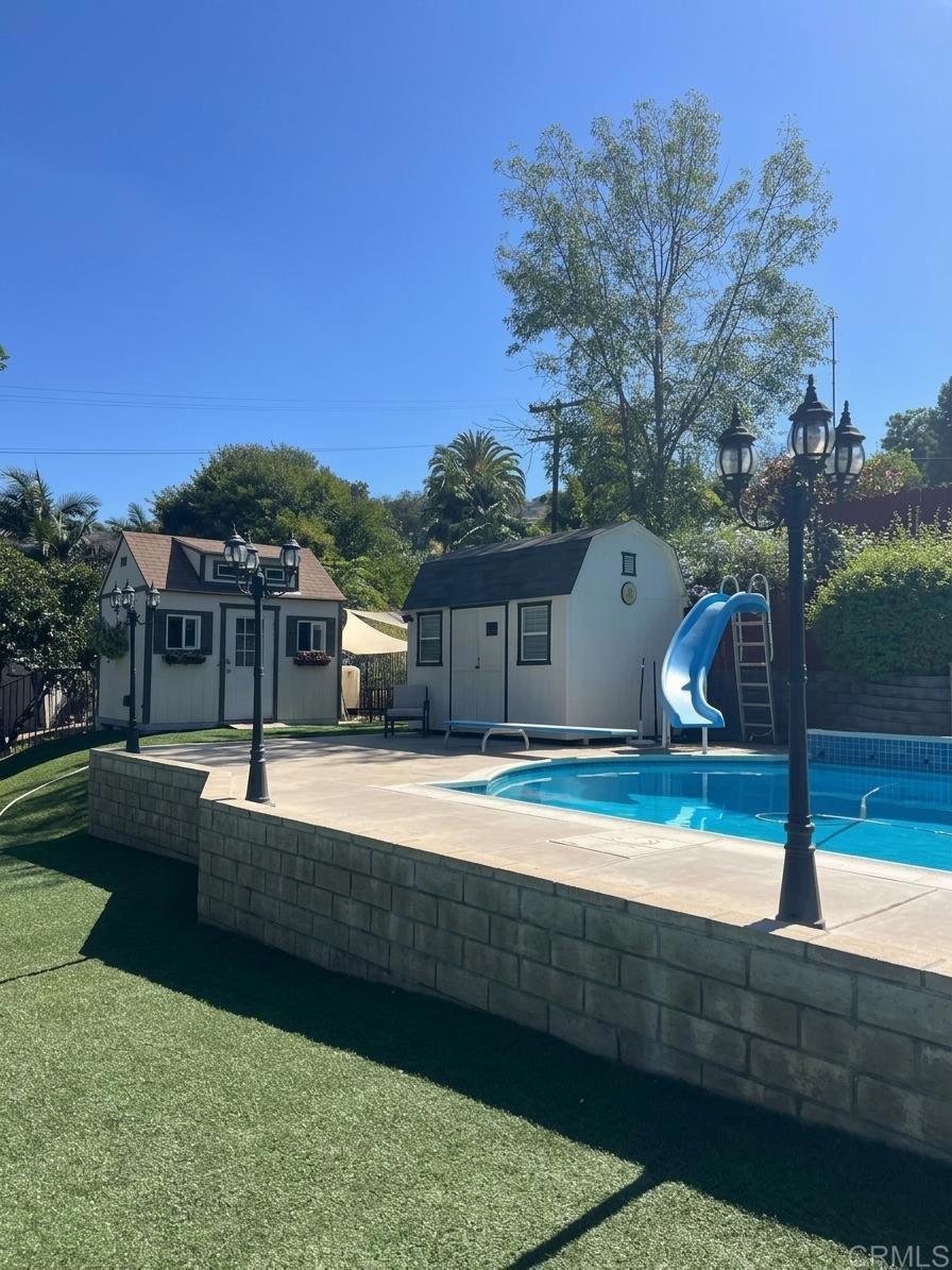 9040 Paradise Park Dr