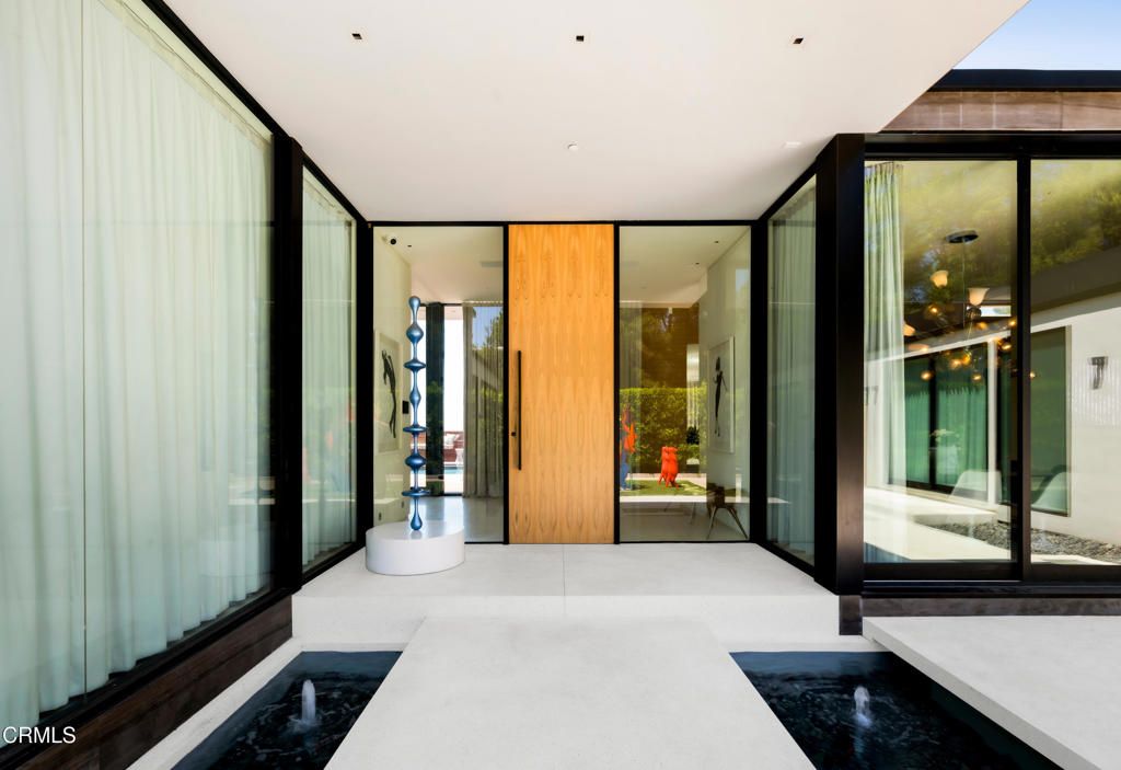 Photo of 590 Haynes Avenue, Beverly Hills, CA 90210 (MLS # P1-26561)