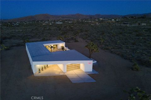 Photo of 7035 Sunny Vista Road, Joshua Tree, CA 92252 (MLS # OC25267116)
