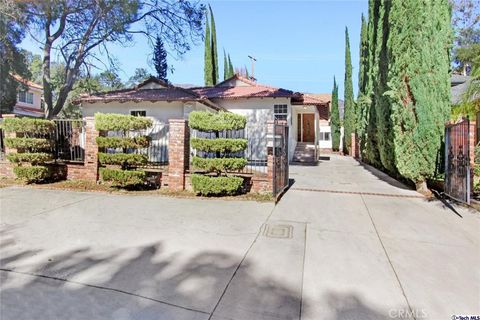Photo of 3249 Mills Ave, La Crescenta, CA 91214 (MLS # GD25247107) Photo of 3249 Mills Ave, La Crescenta, CA 91214 (MLS # GD25247107)