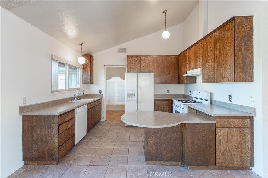 15560 Elmwood Drive