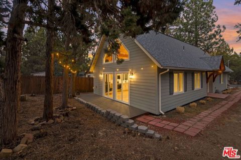 Photo of 630 Victoria Lane, Sugarloaf, CA 92386 (MLS # 26828467)