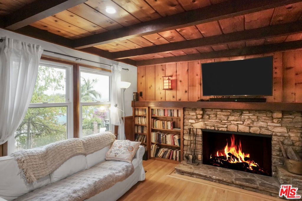 Photo of 22460 Venido Road, Woodland Hills, CA 91364 (MLS # 25599667)
