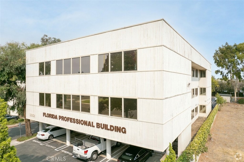 Located on the frontage of Florida St., with close proximity to the Five Points Shopping Center.