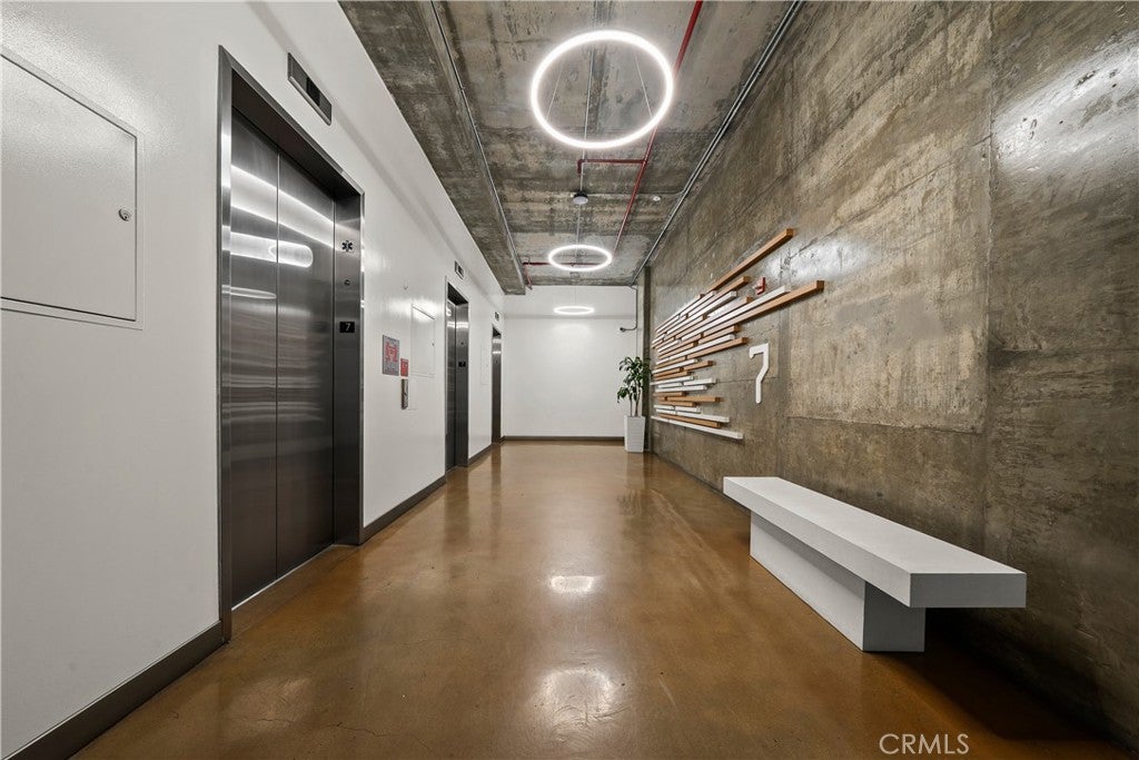 645 W 9th Street 744