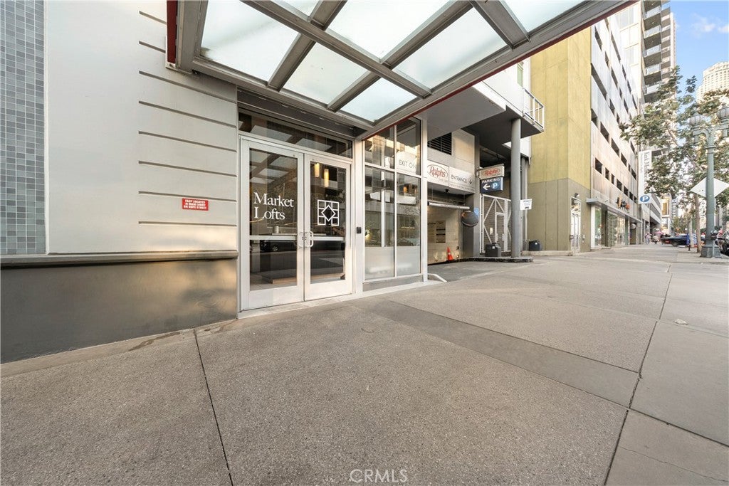 645 W 9th Street 744