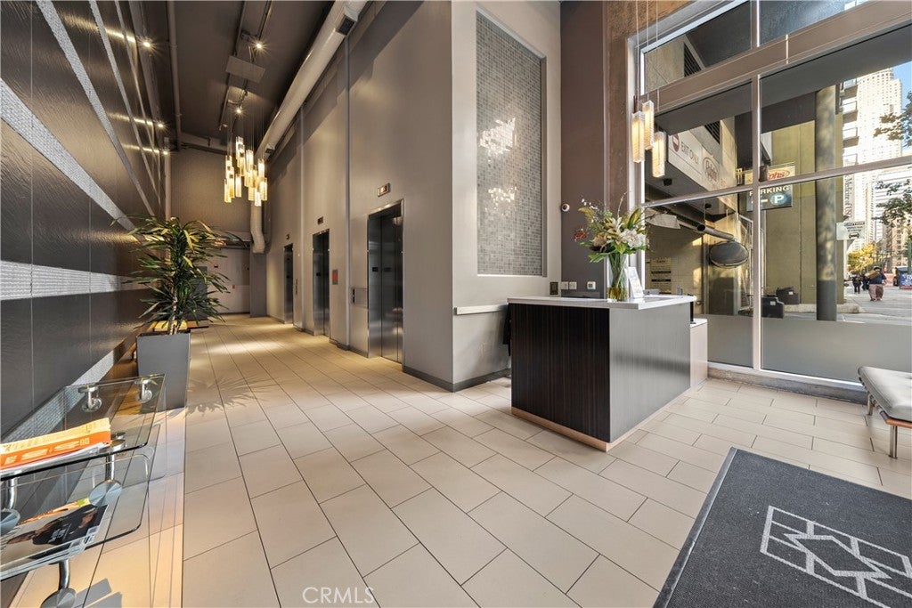 645 W 9th Street 744