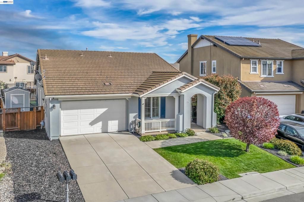Photo of 71 71 Safflower Ct Ct, Oakley, CA 94561 (MLS # 41125854)