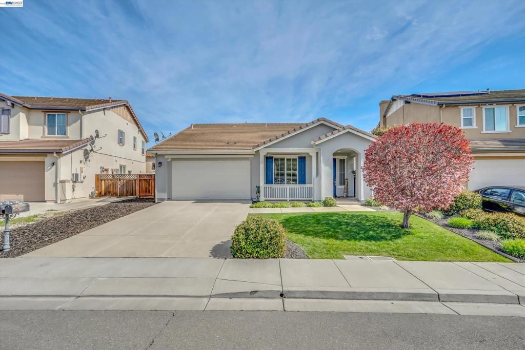 Photo of 71 71 Safflower Ct Ct, Oakley, CA 94561 (MLS # 41125854)