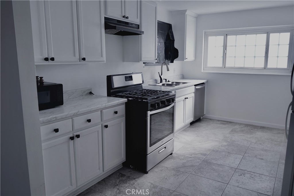 755 W Holguin