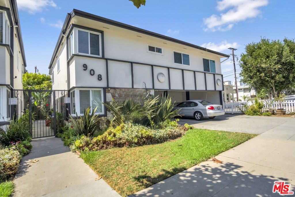 Photo of 908 6th Street #5, Santa Monica, CA 90403 (MLS # 25570573)