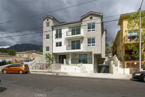 Photo of 10218 Fernglen Ave #101, Tujunga, CA 91042 (MLS # GD26152769)