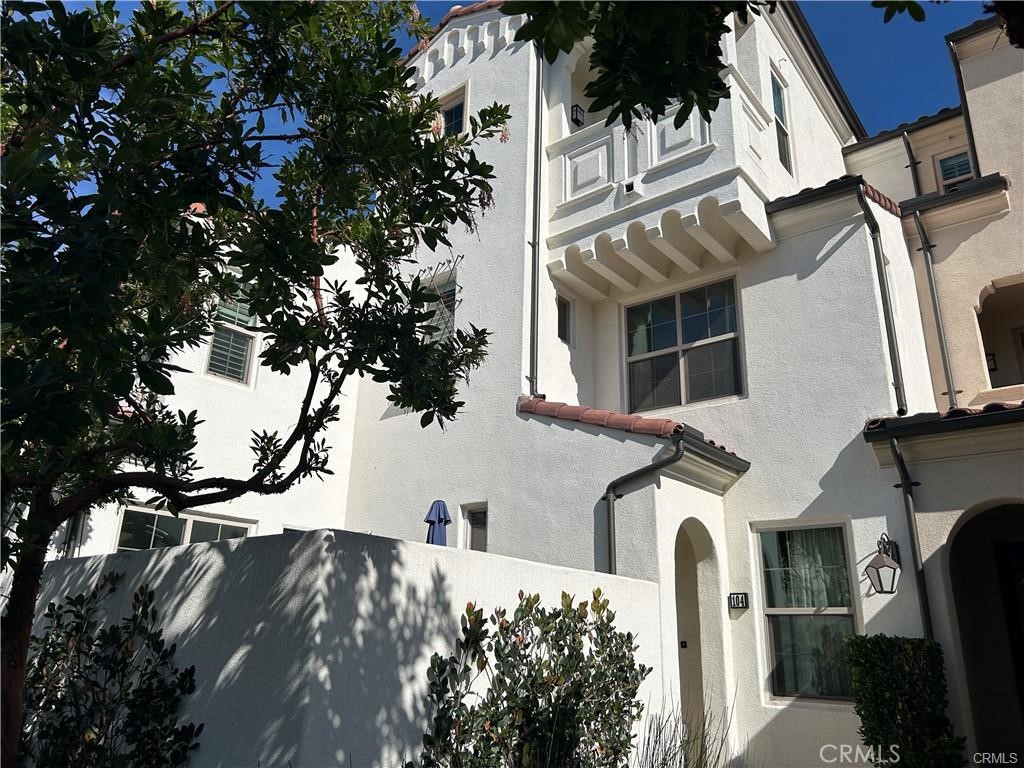 Welcome to this stunning 3 bedroom, 3.5 full bathroom, condo in beautiful Cypress Village, Irvine! Brand new LVP throughout, no carpet, no past pets! The lower level offers a bedroom and a FULL bathroom. The second level offers a lovely open floor plan with lots of natural light, an updated kitchen with stainless steel appliances, and quartz countertops that opens to the eat-in area, living/TV room, and a private patio. The top floor offers two luxurious master suites with ensuite bathrooms and large closets. Also on this floor is the laundry (washer and dryer included). Furnishings can stay if desired. Enjoy resort-style amenities and convenient access to top-rated schools, shopping, and dining. Located next to the amazing Irvine Great Park! Don't miss out on this fantastic opportunity to live in one of Orange County's most desirable communities! Schedule your showing today.
apply today on rentspree: https://apply.link/a1eizmg