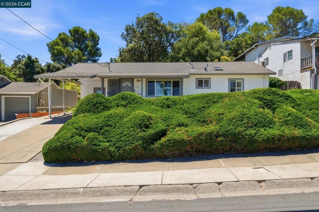 210 Vista Way