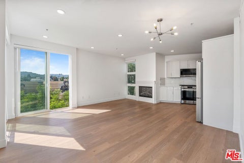 Photo of 11011 Huston Street #212, North Hollywood, CA 91601 (MLS # 26989151)