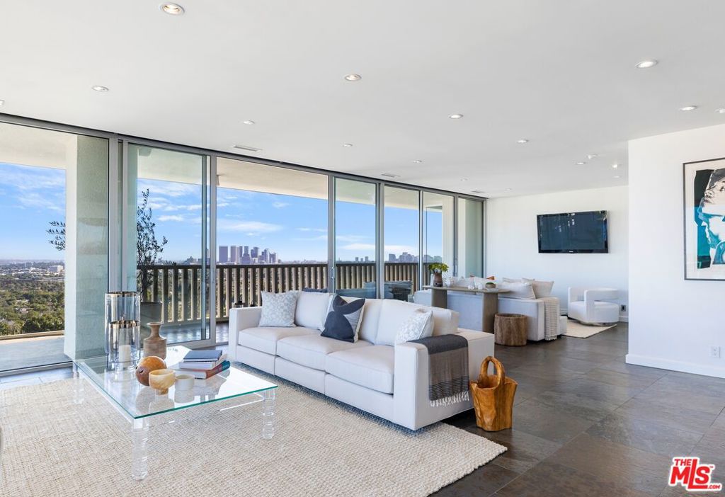 9255 Doheny Road 1006