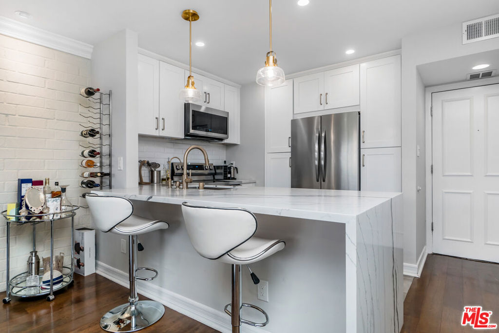 Properties 3 11750 W Sunset Boulevard 402