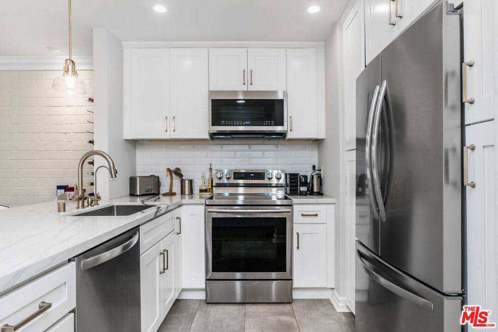 Properties 4 11750 W Sunset Boulevard 402