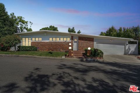 Photo of 2042 Linda Flora Drive, Los Angeles, CA 90077 (MLS # 26635505)