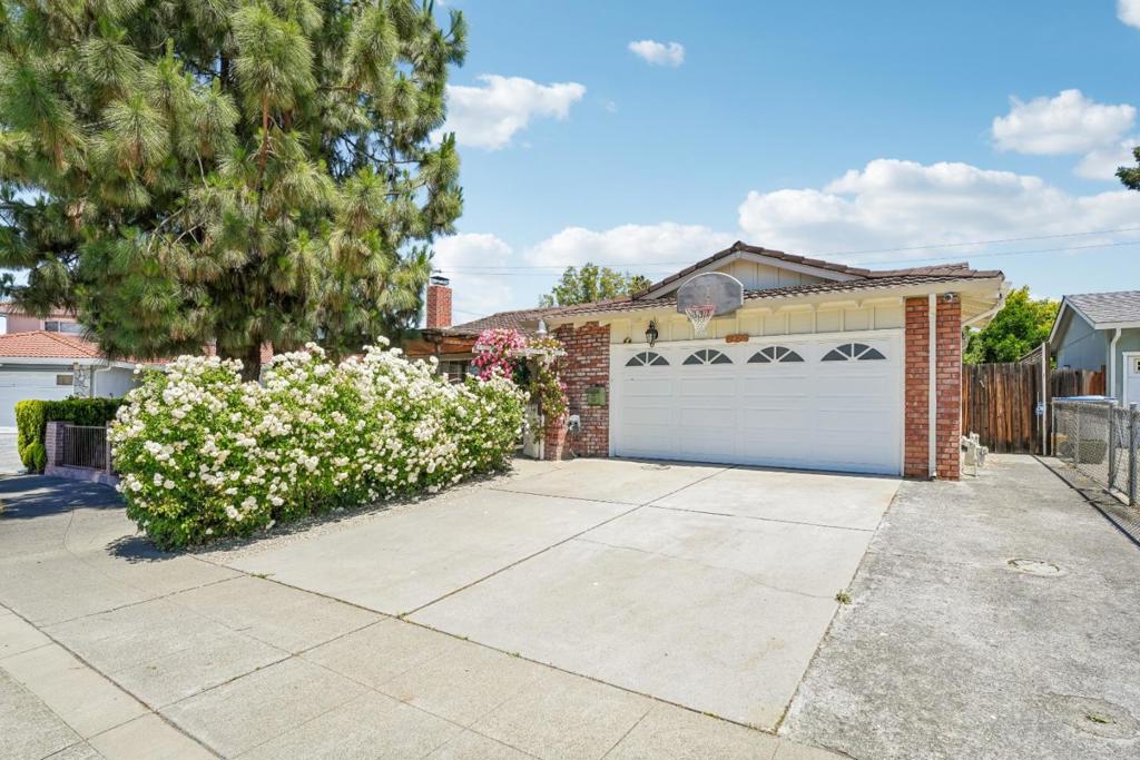 1470 Caliente Way