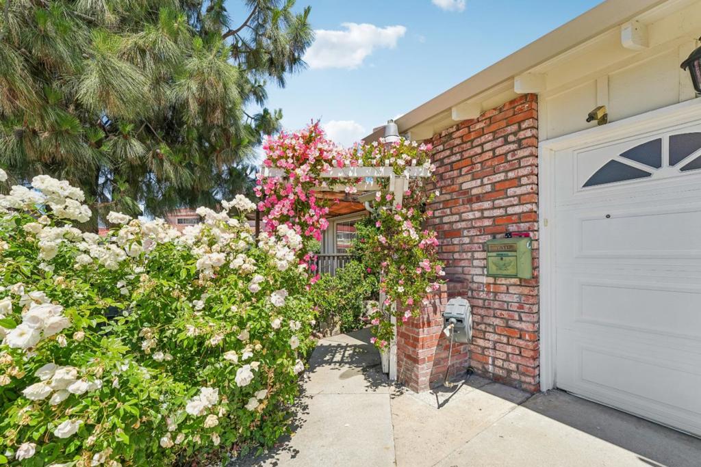 1470 Caliente Way