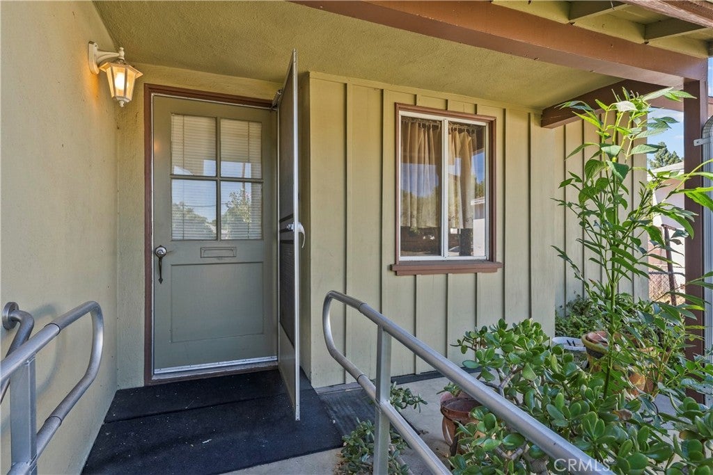 6903 Winnetka