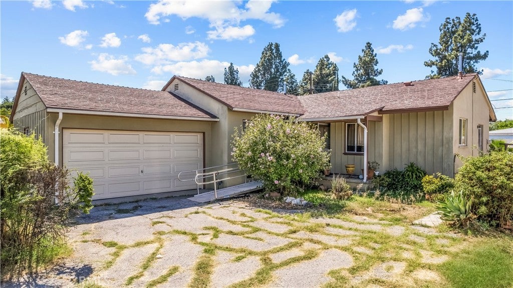 6903 Winnetka