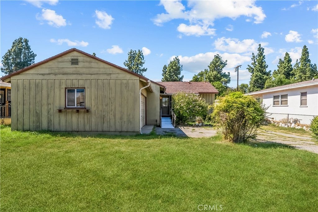 6903 Winnetka