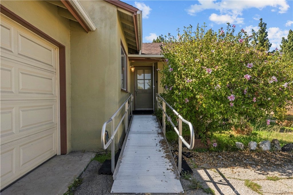 6903 Winnetka