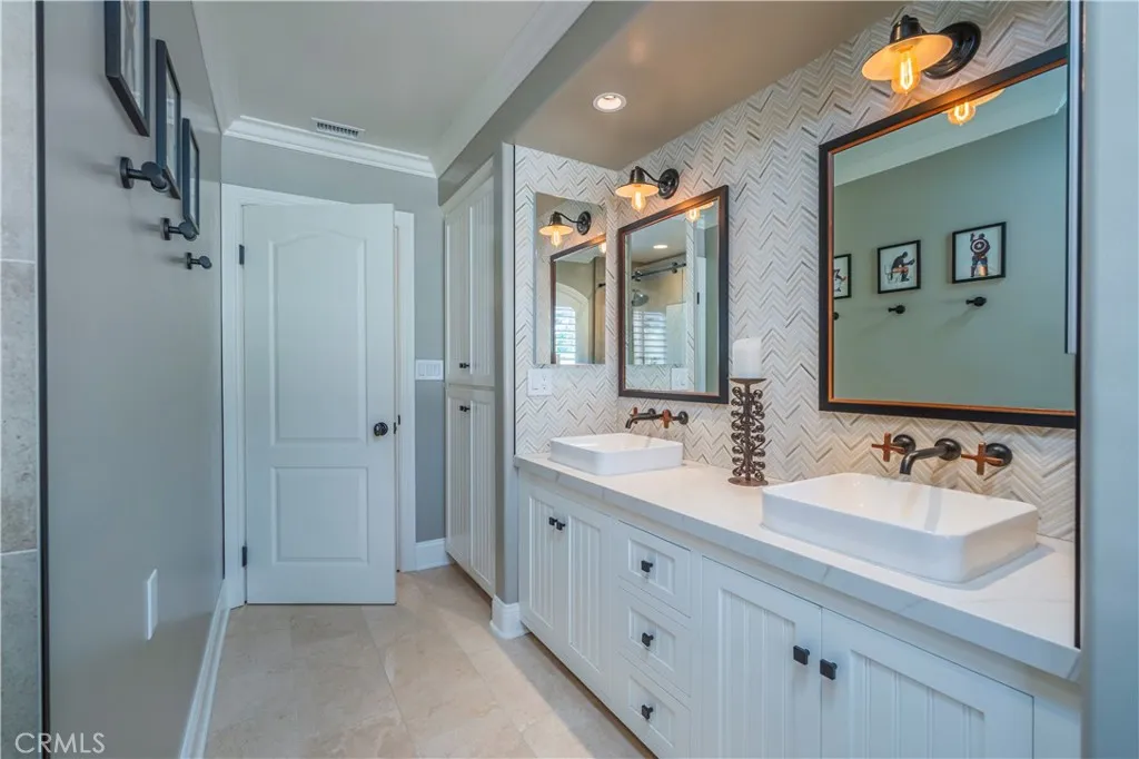 Whittier, California 90605, United States, 4 Bedrooms Bedrooms, ,5 BathroomsBathrooms,Residential,Active,117966