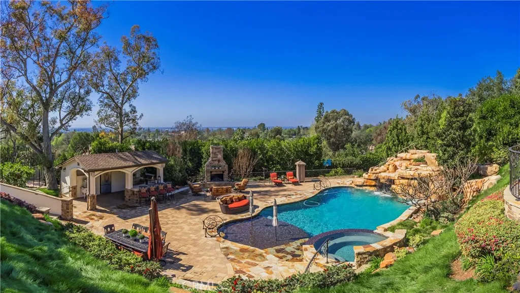 Whittier, California 90605, United States, 4 Bedrooms Bedrooms, ,5 BathroomsBathrooms,Residential,Active,117966