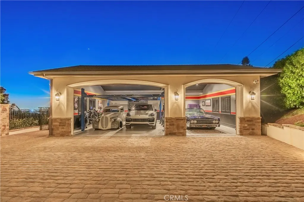 Whittier, California 90605, United States, 4 Bedrooms Bedrooms, ,5 BathroomsBathrooms,Residential,Active,117966