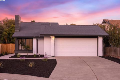 Photo of 713 Sandy Brook Ct Ct, Rodeo, CA 94572 (MLS # 41116309) Photo of 713 Sandy Brook Ct Ct, Rodeo, CA 94572 (MLS # 41116309)