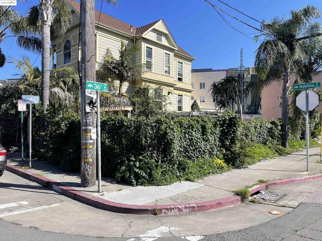 Prime Emeryville/West Oakland Development Opportunity. Three lots totaling ±2,250 sq.ft. on a corner with 80' of frontage. Mixed Use Residential / RM-4 zoning allows for a variety of developments with endless potential. Please Do Not Disturb Neighbors.